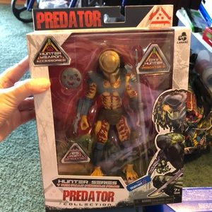 PREDATOR HUNTER SERIES 7 inch fully poseable figure WALMART EXCLUSIVE.New!